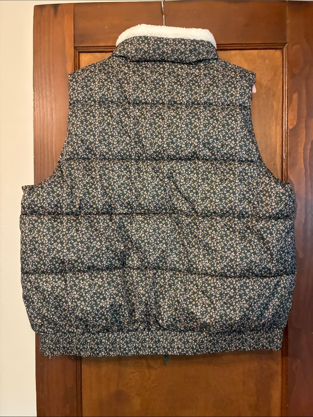 Universal Threads floral puffer vest - Picture 6 of 7